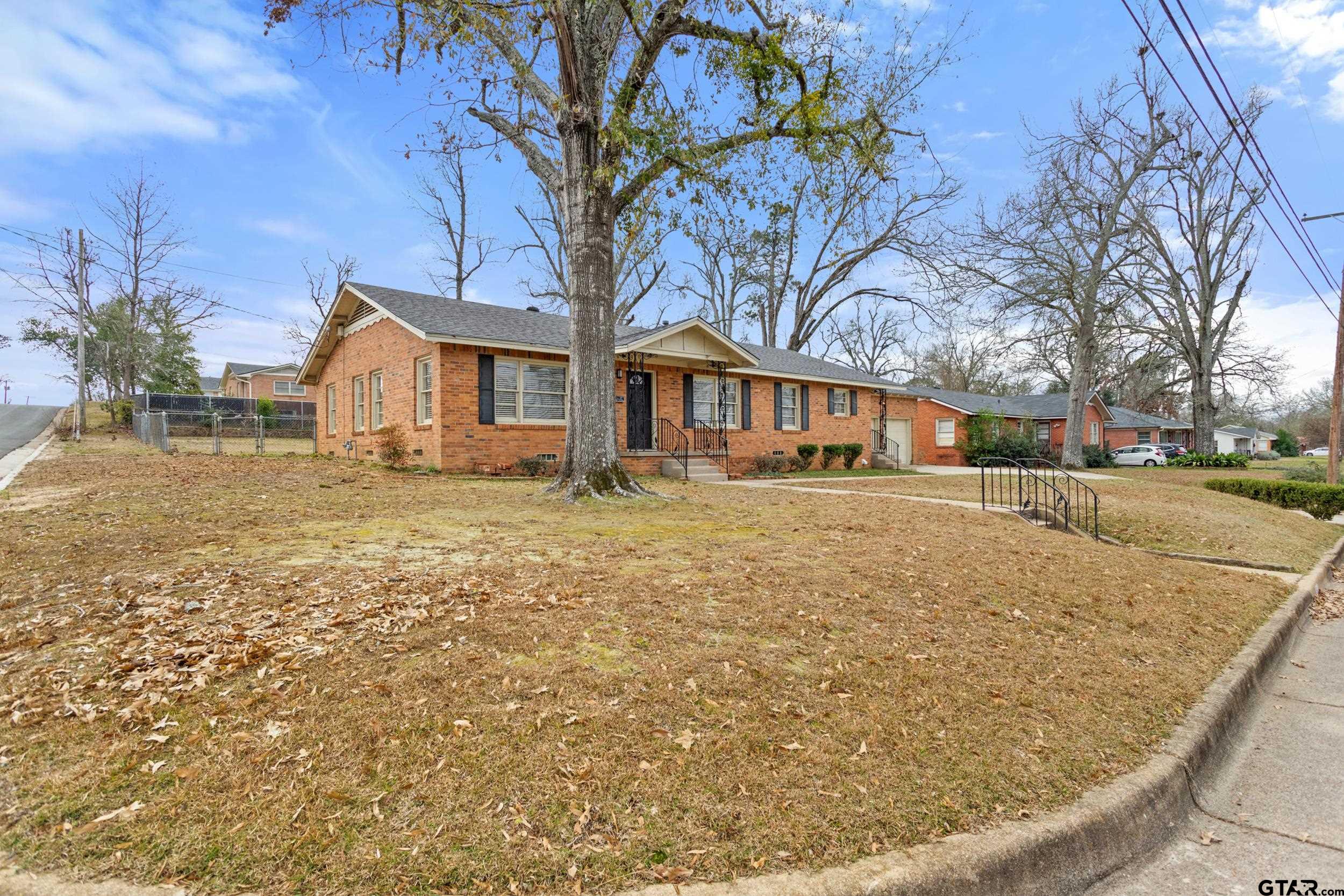 921 East Barbara Street Tyler, TX 75701 - Photo 2 of 33