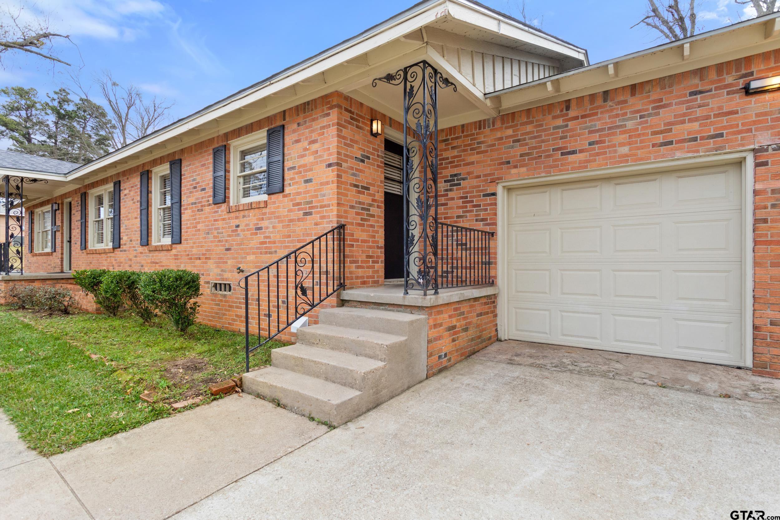 921 East Barbara Street Tyler, TX 75701 - Photo 4 of 33