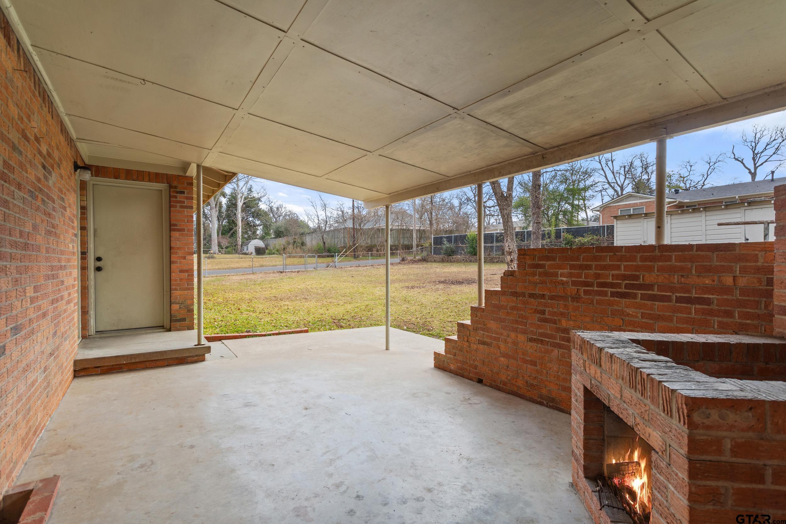 921 East Barbara Street Tyler, TX 75701 - Photo 9 of 33