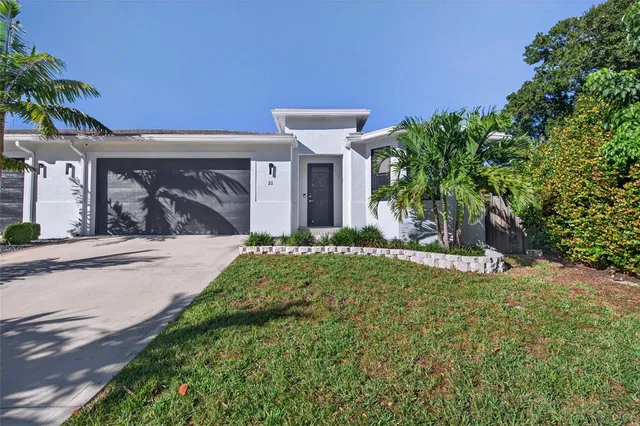 a view of outdoor space yard and porch