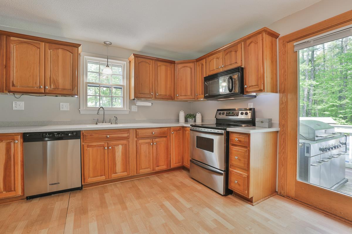 14 Alpine Road Windham, NH 03087 - Photo 5 of 35