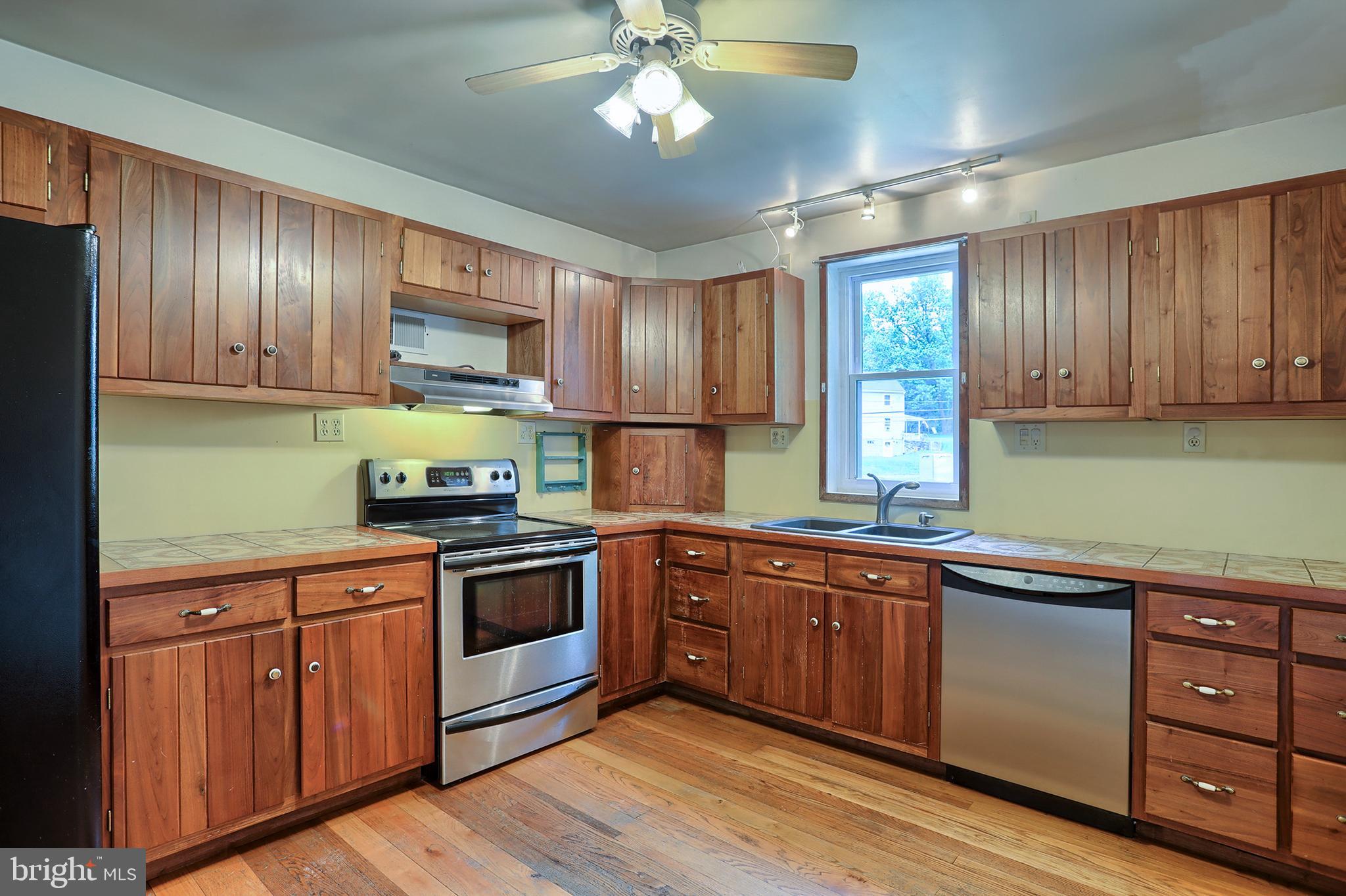 114 Anthracite Road Lebanon, PA 17042 - Photo 12 of 30 Kitchen with all appliances, ceiling fan