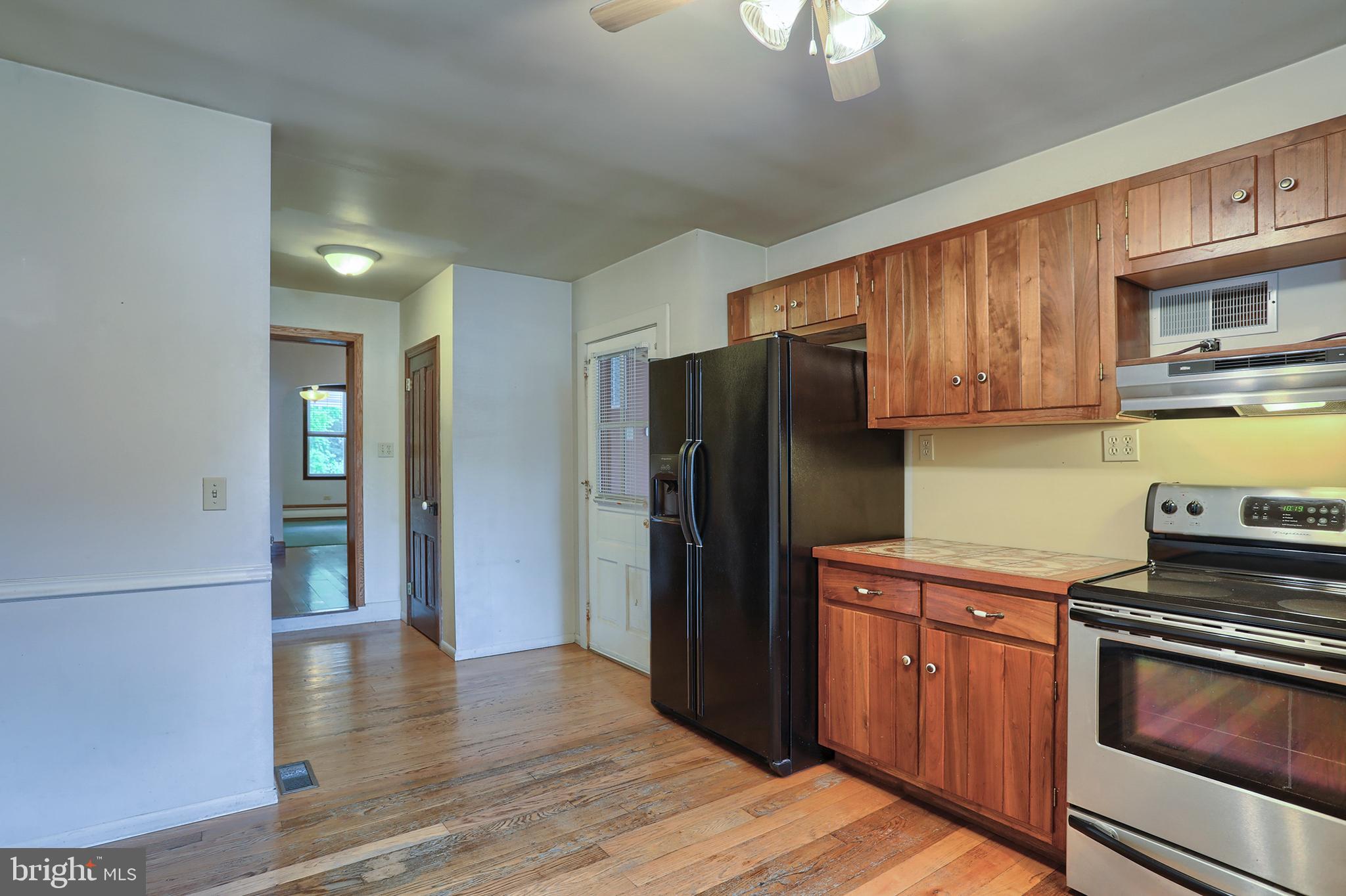 114 Anthracite Road Lebanon, PA 17042 - Photo 13 of 30 Kitchen looking into dining room