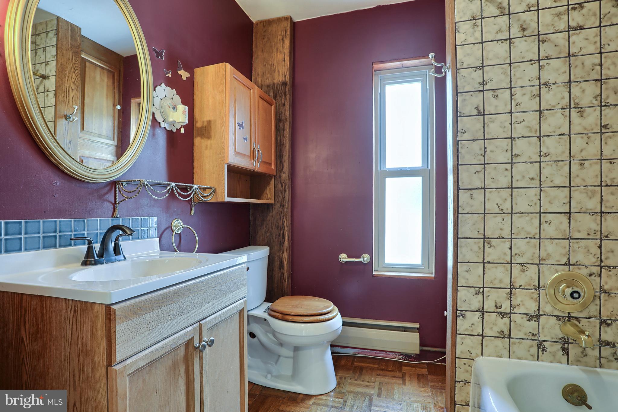 114 Anthracite Road Lebanon, PA 17042 - Photo 19 of 30 Upper level bath, tub/shower, tile