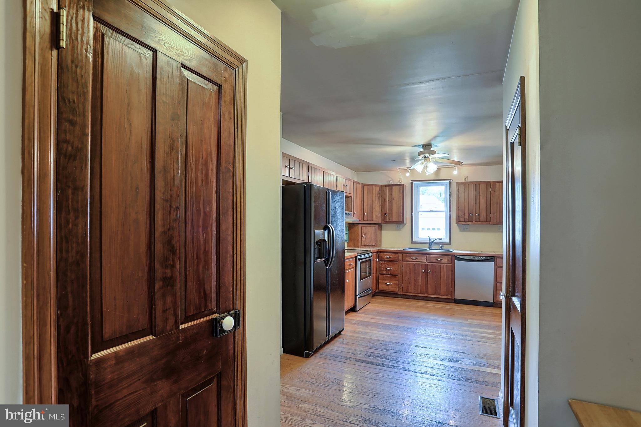 114 Anthracite Road Lebanon, PA 17042 - Photo 10 of 30 Kitchen, with pantry
