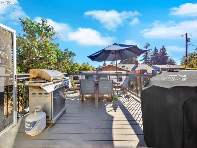 a view of a terrace with sitting area