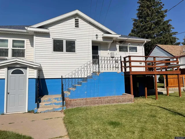 $249,900 | 903 12th Street, Rawlins, WY 82301