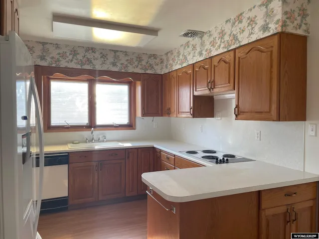 $249,900 | 903 12th Street, Rawlins, WY 82301