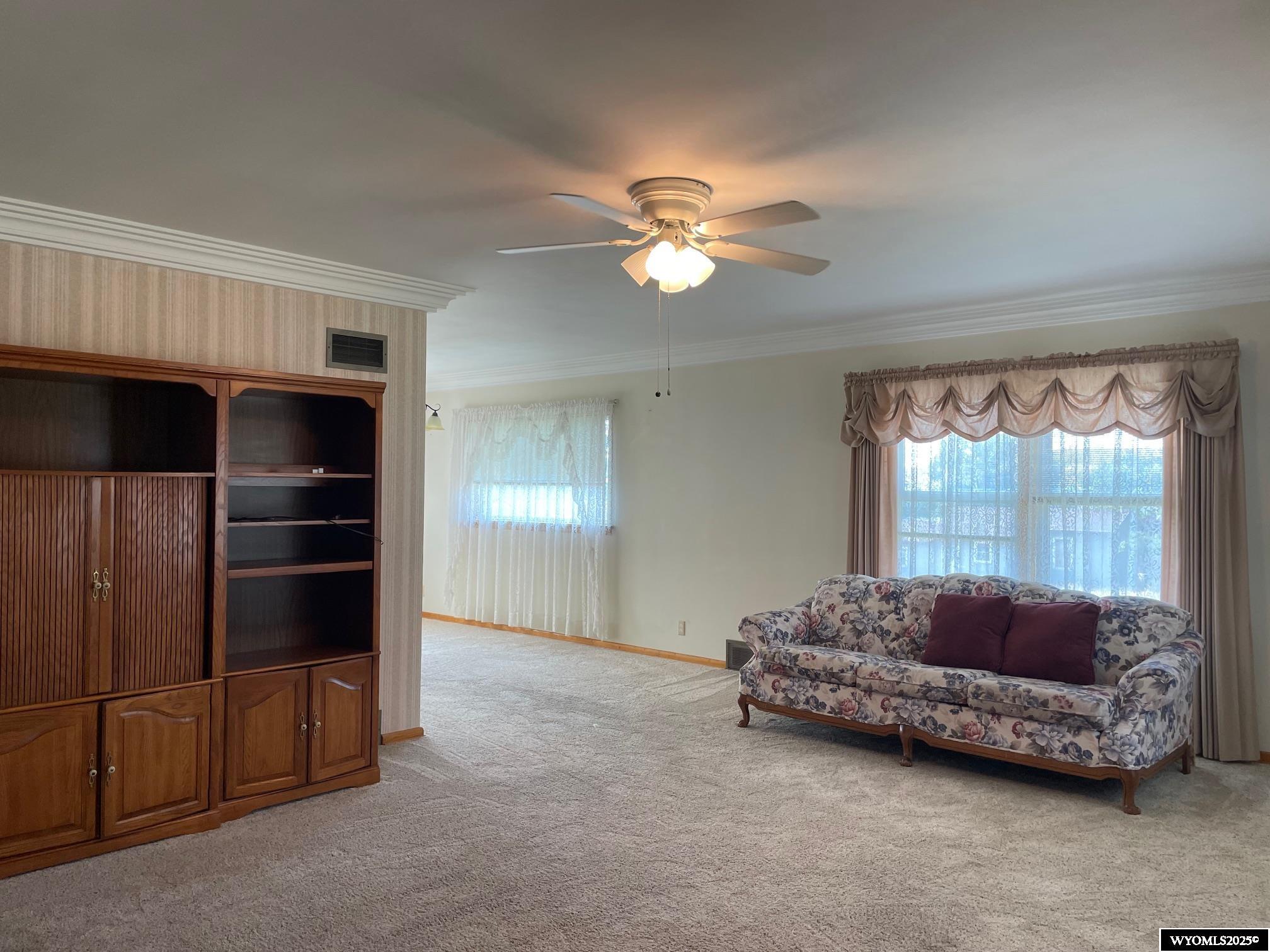 903 12th Street Rawlins, WY 82301 - Photo 4 of 14