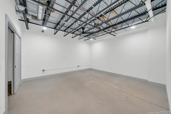 $3,490 | 215 Coca-Cola Place, Unit 302, San Antonio, TX 78220