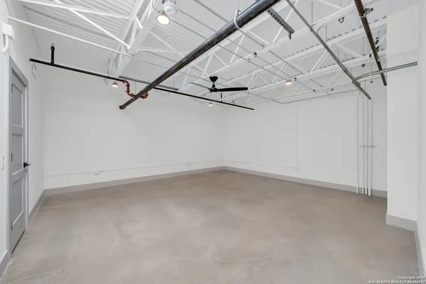 $3,490 | 215 Coca-Cola Place, Unit 302, San Antonio, TX 78220