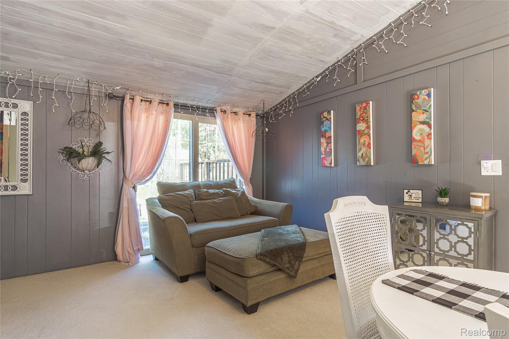 4308 Highland Road Highland, MI 48357 - Photo 19 of 60 Interiors (5 of 33).jpg