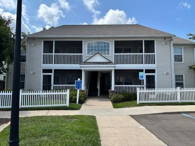 $1,900 | 2776 South Knightsbridge Circle, Ann Arbor, MI 48105