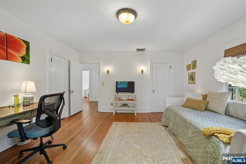 157 Sussex Road Tenafly, NJ 07670 - Photo 32 of 50