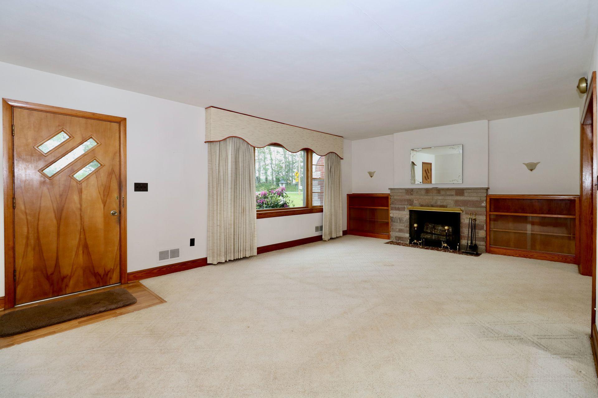 3221 Pitzer Road Roanoke, VA 24014 - Photo 9 of 60 living room 2