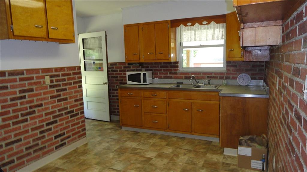592 Dorseyville Road Pittsburgh, PA 15238 - Photo 3 of 20 Gallery Image 3