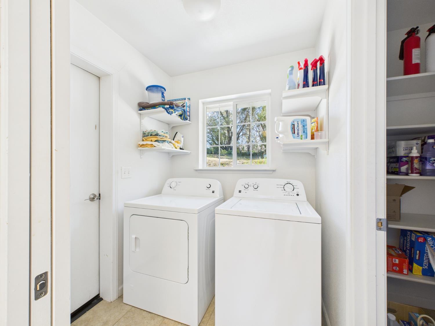 37550 Mountain Lakes Road Oakhurst, CA 93644 - Photo 19 of 63 a utility room with dryer and washer