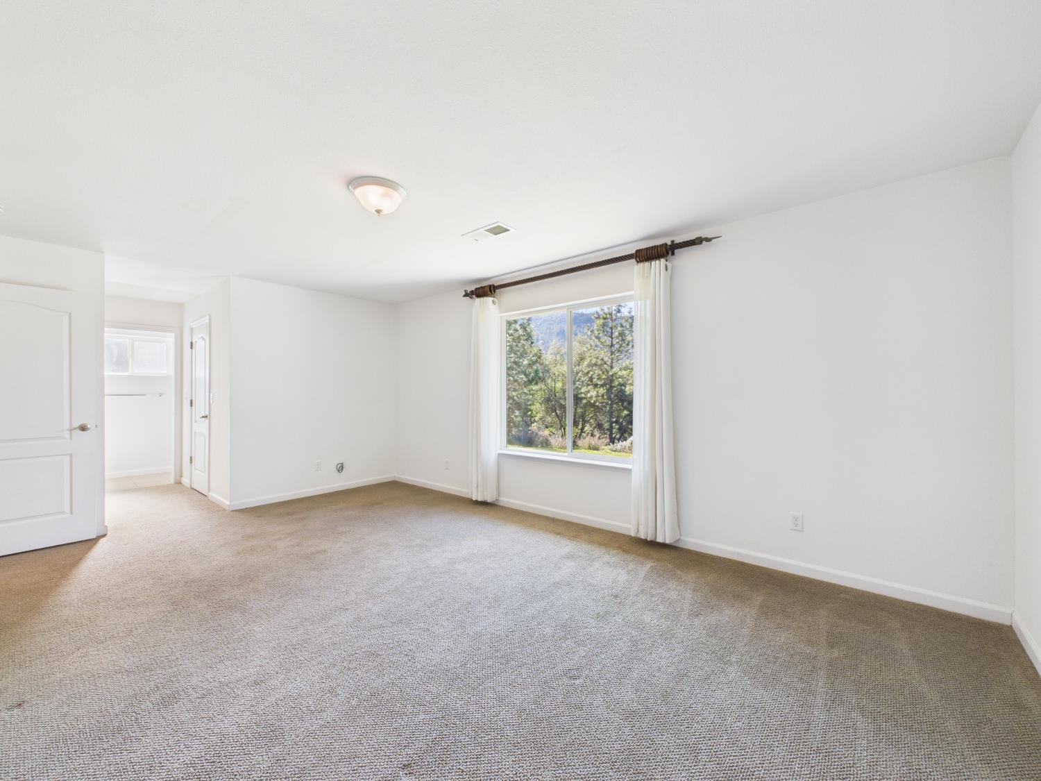 37550 Mountain Lakes Road Oakhurst, CA 93644 - Photo 38 of 63 an empty room with a window