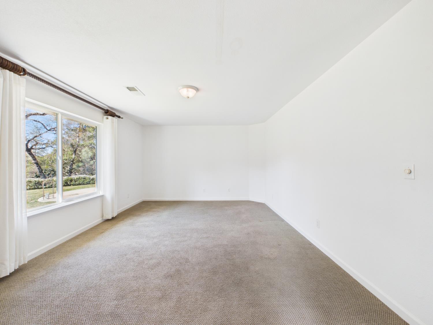 37550 Mountain Lakes Road Oakhurst, CA 93644 - Photo 44 of 63 an empty room with windows