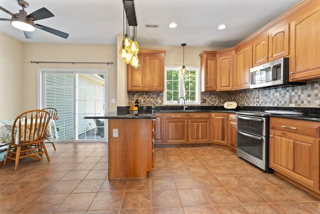 641 Old Farm Road Franklin, MA 02038 - Photo 10 of 36 Gallery Image 10