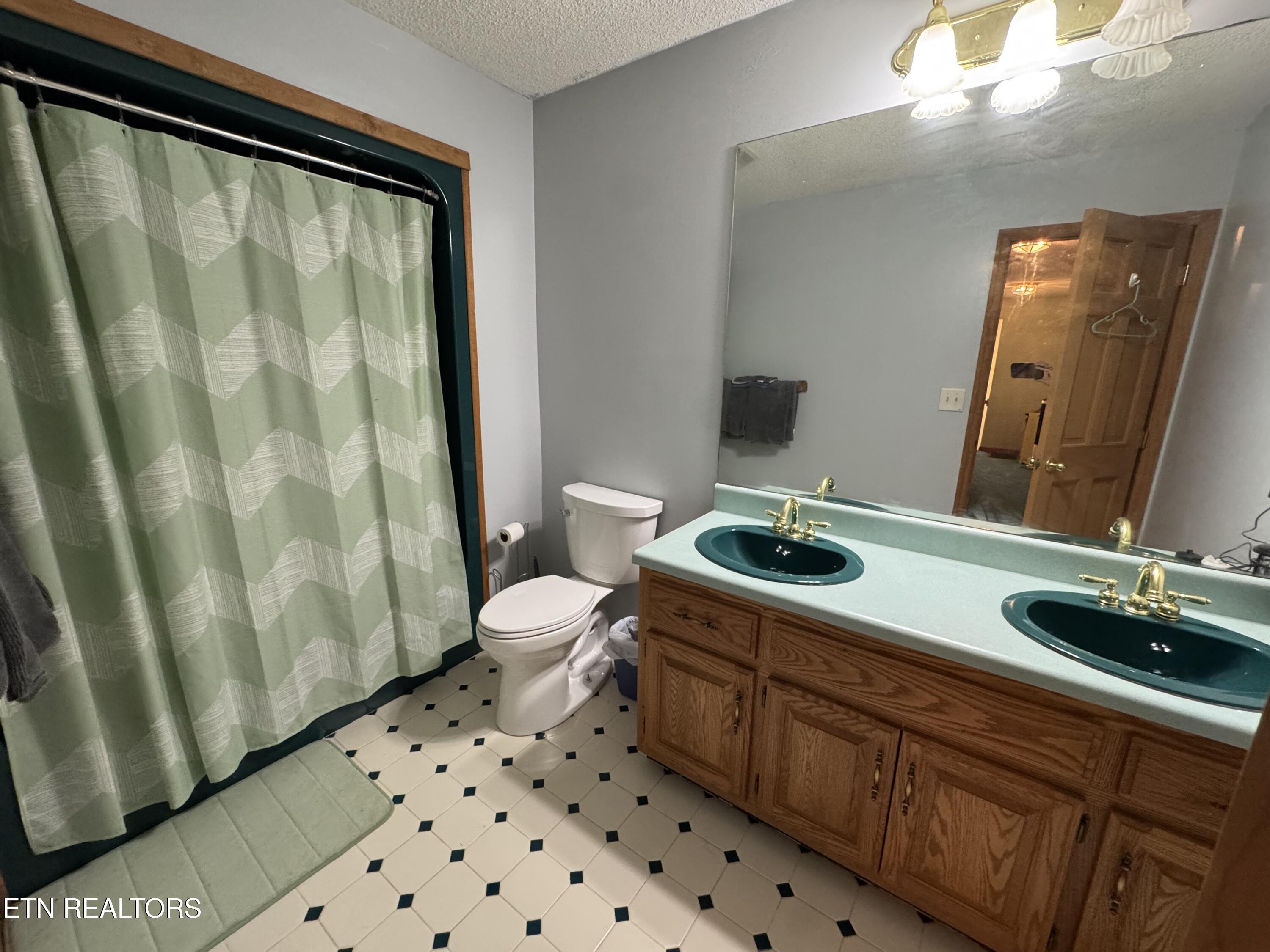 2961 Forge Ridge Road Harrogate, TN 37752 - Photo 23 of 42 Upstairs bath