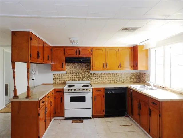 $49,900 | 208 Correze Street, Kinder, LA 70648