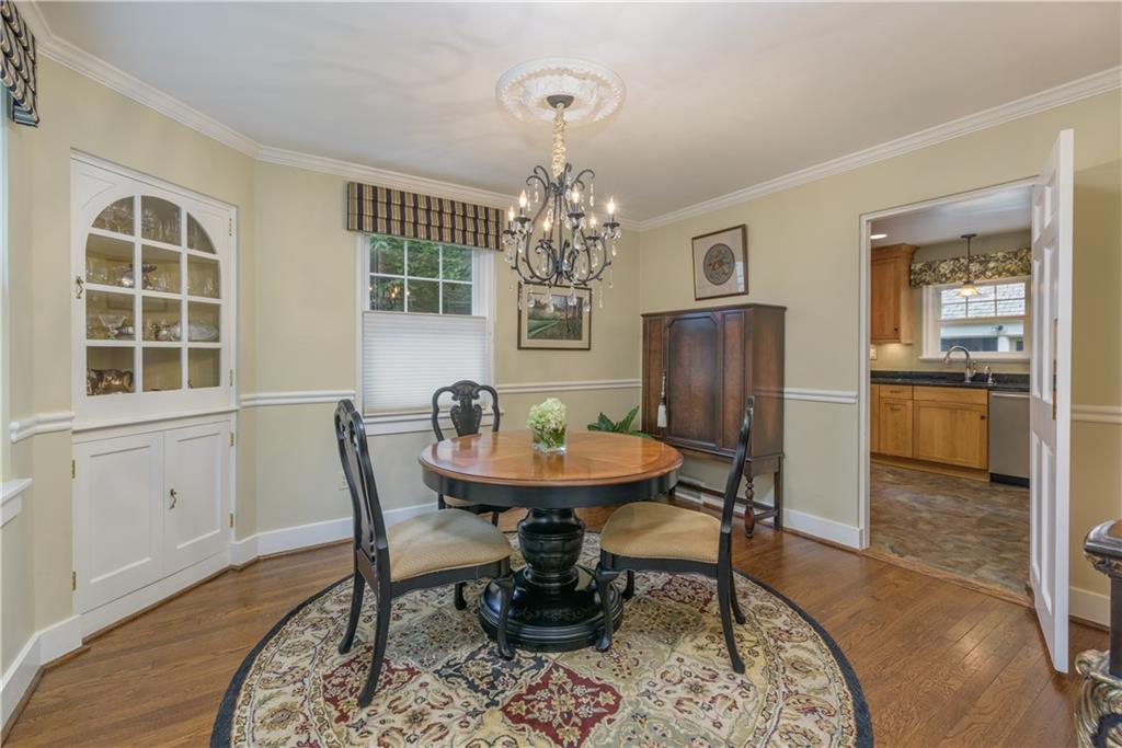 308 Maple Lane Sewickley, PA 15143 - Photo 17 of 25 a dining room with furniture a rug and wooden floor
