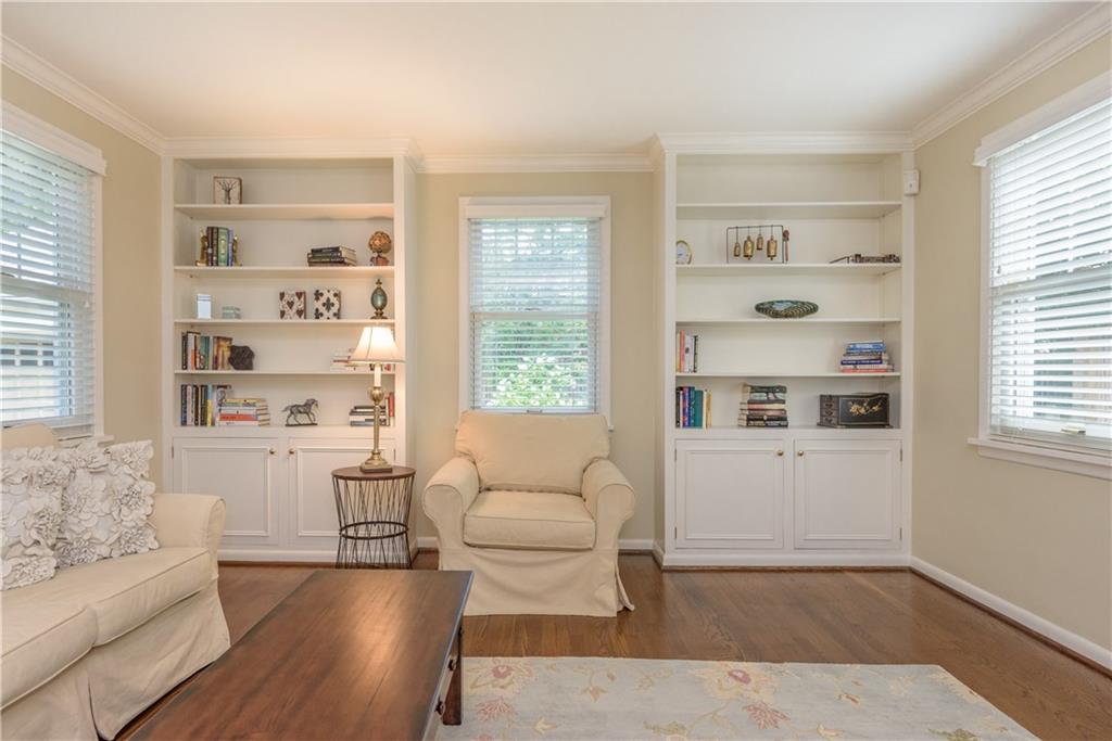 308 Maple Lane Sewickley, PA 15143 - Photo 10 of 25 a living room with furniture and a book shelf