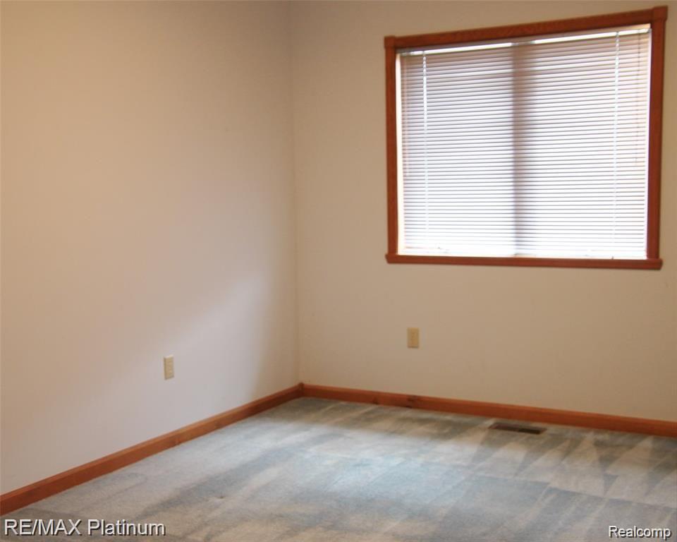 1258 Baker Road Fenton, MI 48430 - Photo 18 of 36