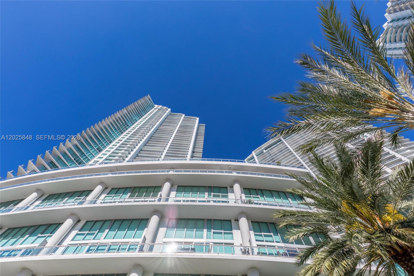 92 Southwest 3rd Street, Unit 5108 Miami, FL 33130 - Photo 29 of 33 a view of a large building