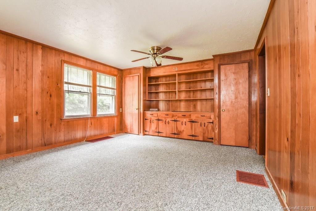 287 Old Fort Road Fairview, NC 28730 - Photo 5 of 18 Gallery Image 5