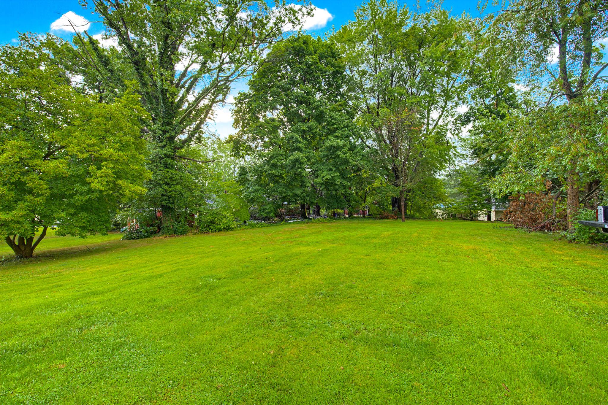 525 Fairfax Road York, PA 17404 - Photo 24 of 27 Side yard
