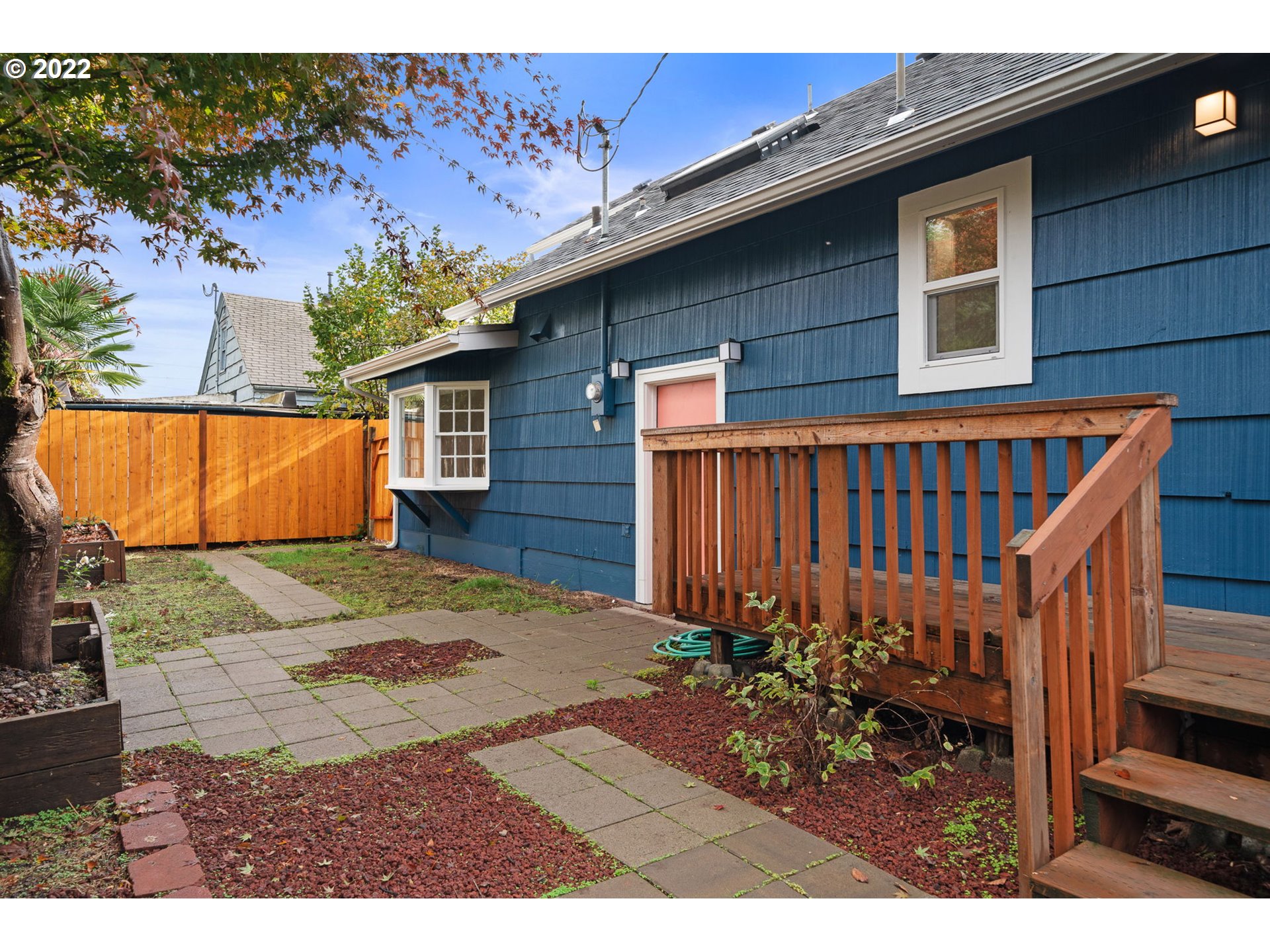 230 1/2 17th Street Springfield, OR 97477 - Photo 23 of 29 a view of a backyard with a garden