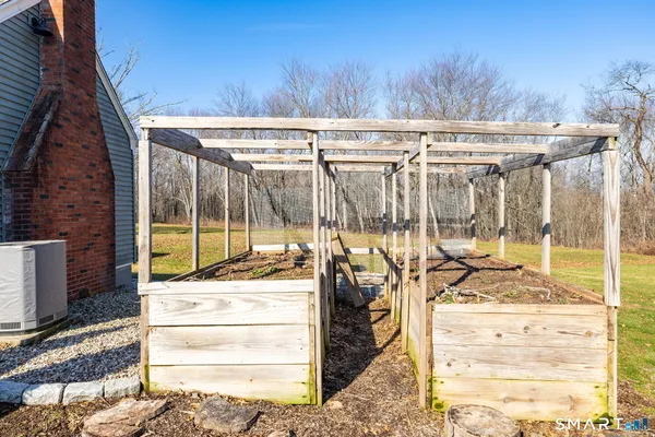 $589,000 | 1625 North Street, Suffield, CT 06078