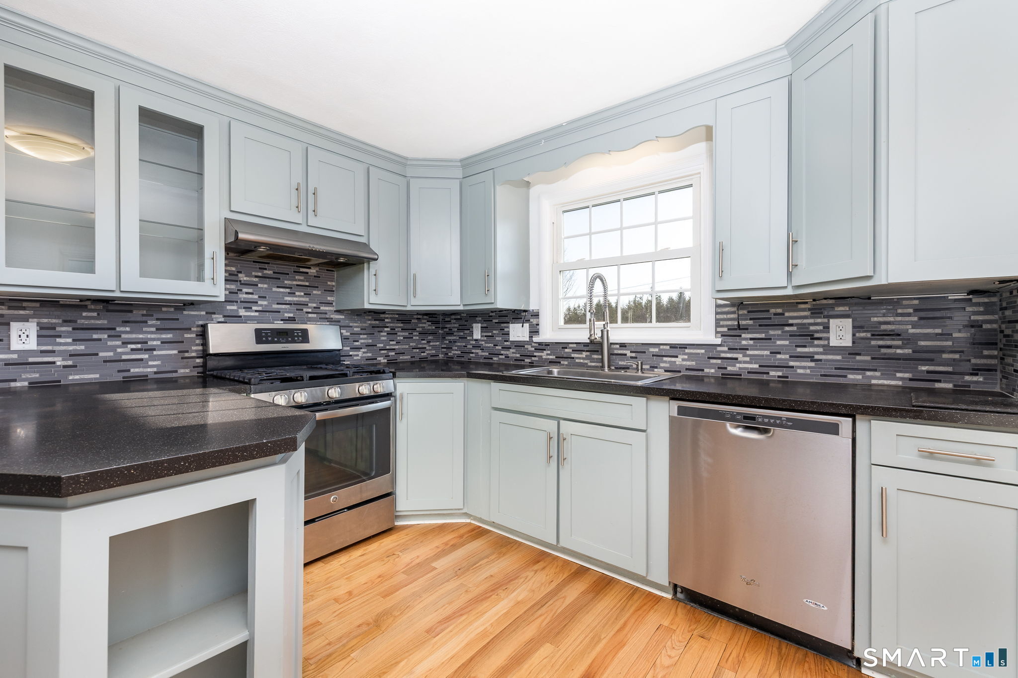 1625 North Street Suffield, CT 06078 - Photo 6 of 32