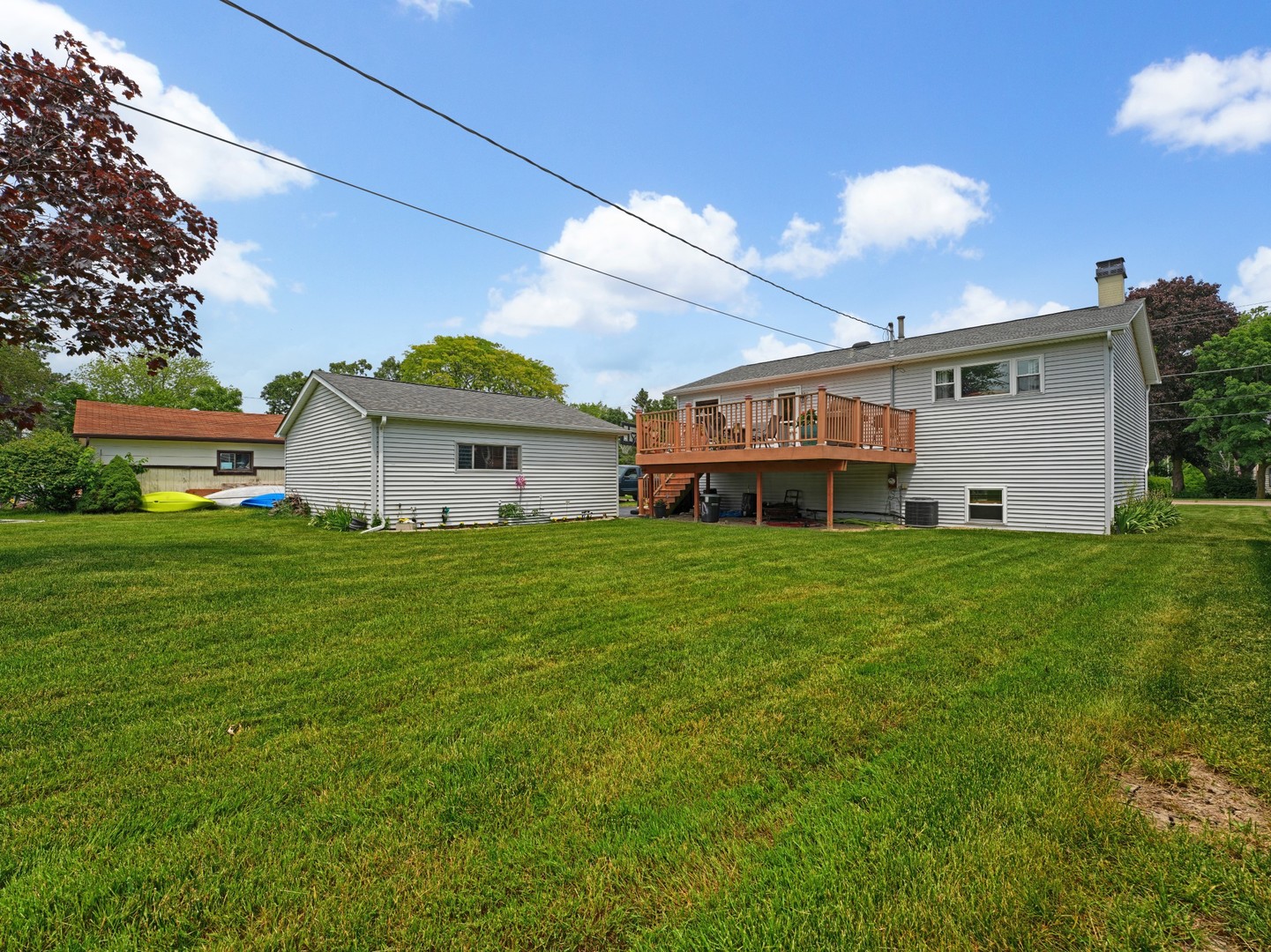 58 South Beck Road Lindenhurst, IL 60046 - Photo 36 of 37 a front view of a house with garden