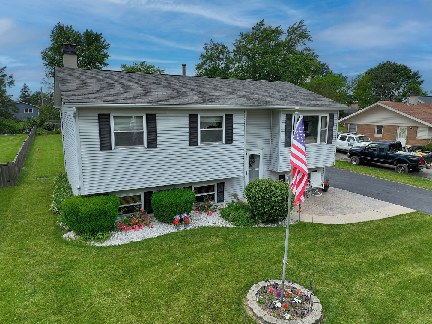 58 South Beck Road Lindenhurst, IL 60046 - Photo 5 of 37 a front view of a house with a garden and plants