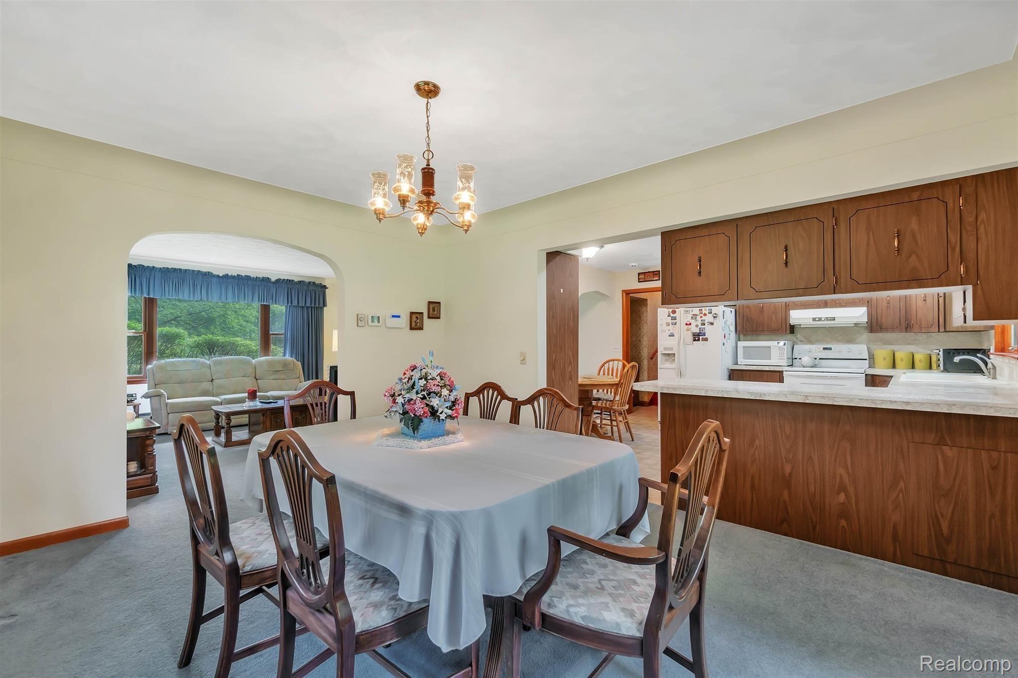 10100 West Allen Road Fowlerville, MI 48836 - Photo 8 of 44 Large rooms. Dine-in &/or at the counter with bar stools!