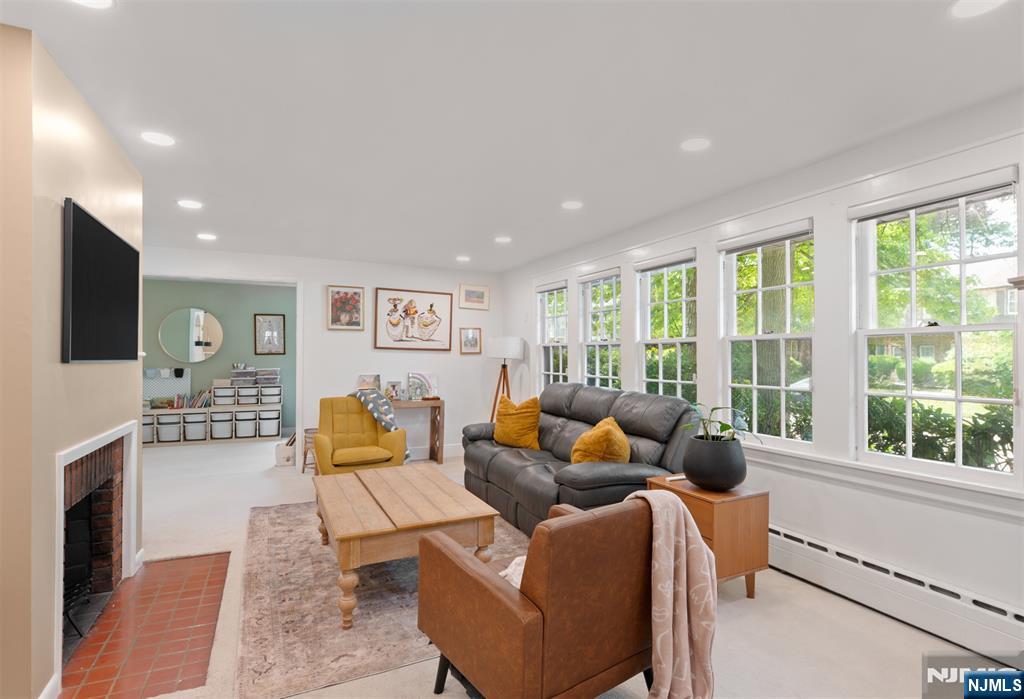529 Wyndham Road Teaneck, NJ 07666 - Photo 10 of 30