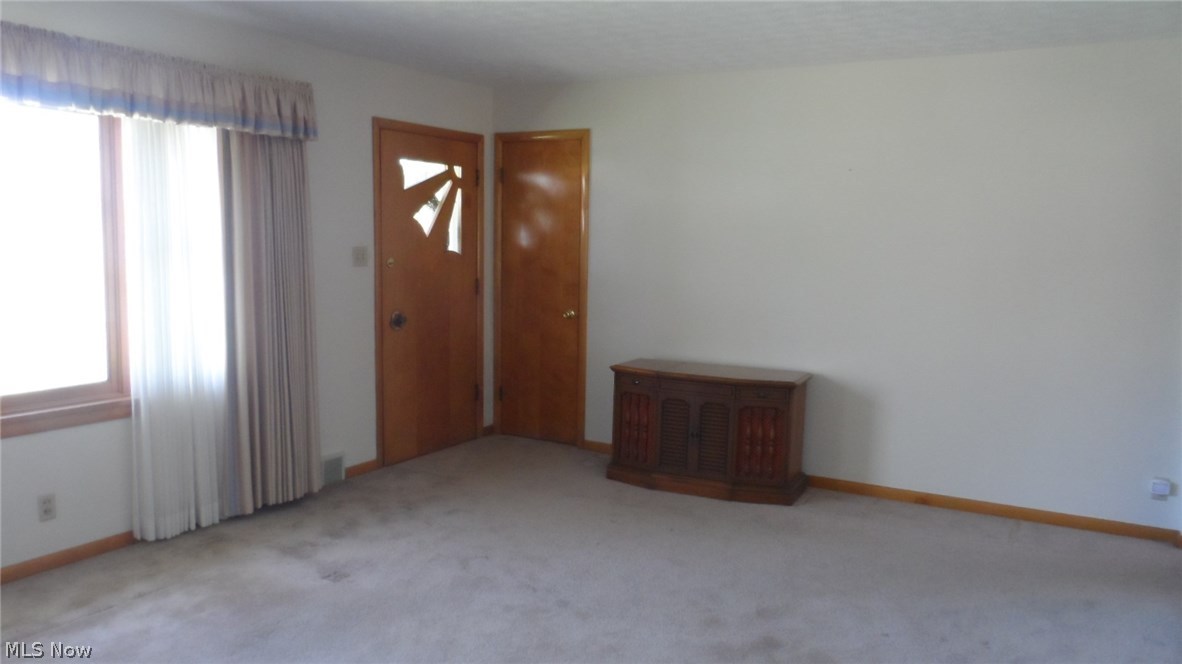 3384 Marsh Road Stow, OH 44224 - Photo 9 of 31 living area