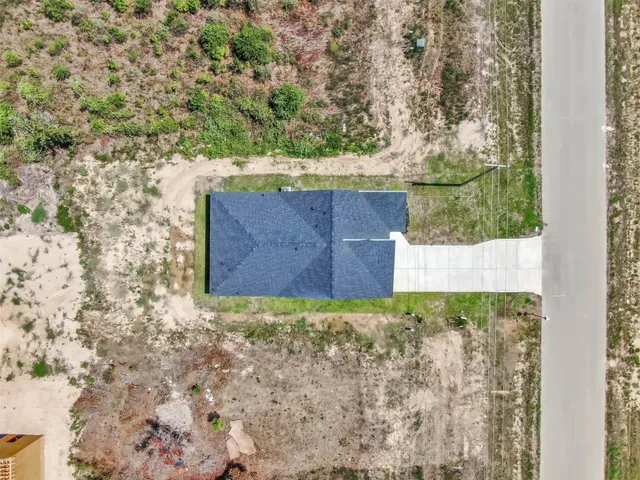 a view of a big room with a big yard