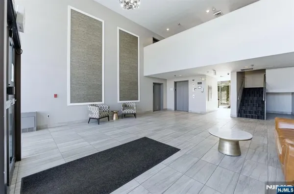$2,200 | 1111 River Road, Unit C6, Edgewater, NJ 07020