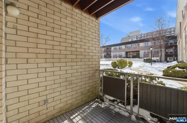 $2,200 | 1111 River Road, Unit C6, Edgewater, NJ 07020