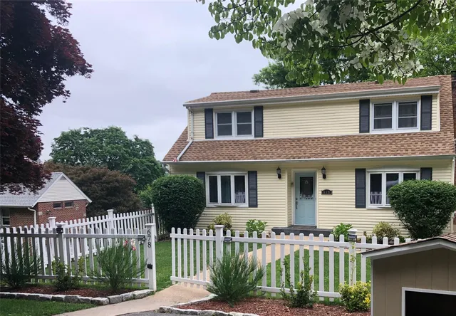 $869,000 | 678 Bellevue Avenue North, Yonkers, NY 10703