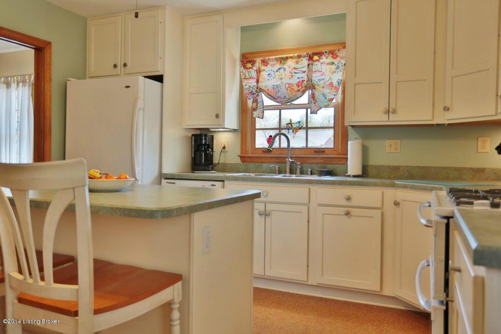 2855 Sheldon Road Louisville, KY 40218 - Photo 10 of 38 JI0A6013