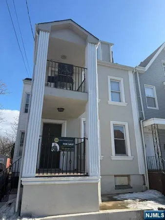 $1,800 | 286 North 6th Street, Unit 1, Prospect Park, NJ 07508
