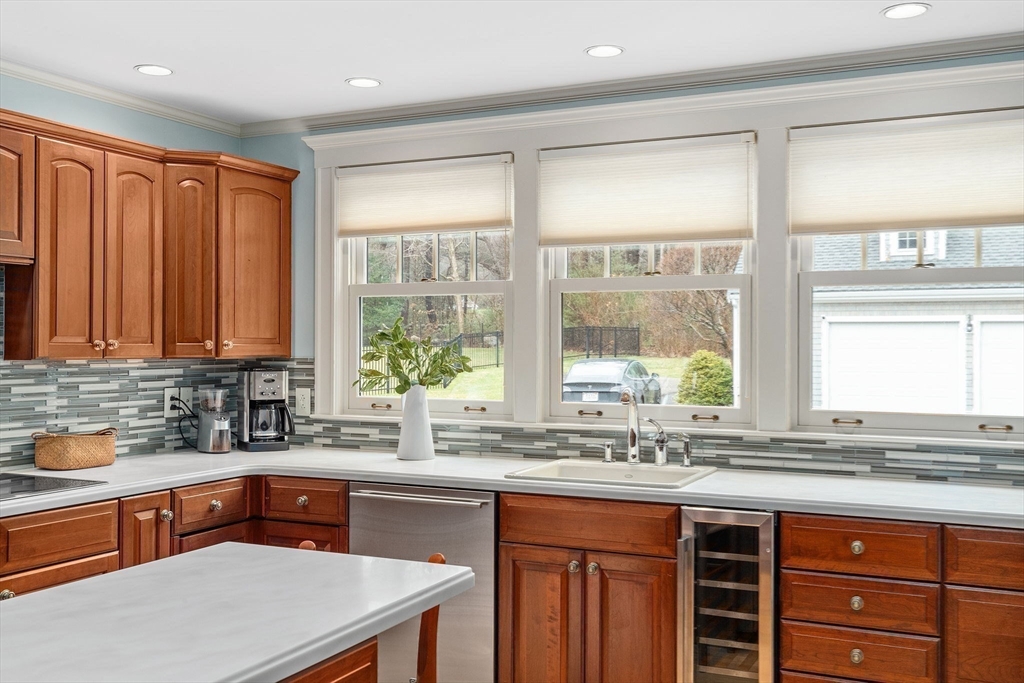 548 First Parish Road Scituate, MA 02066 - Photo 9 of 32 Gallery Image 9