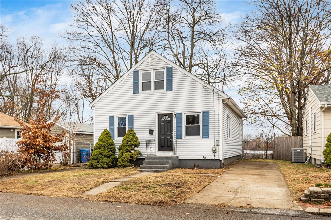 41 Gleason Street Cranston, RI 02910 - Photo 2 of 13