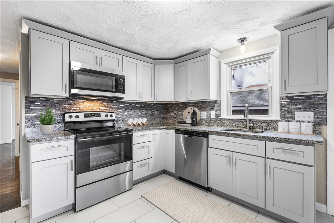 41 Gleason Street Cranston, RI 02910 - Photo 3 of 13