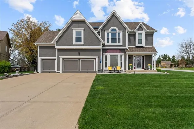 $625,000 | 600 Southwest Trailpark Circle, Lee's Summit, MO 64081